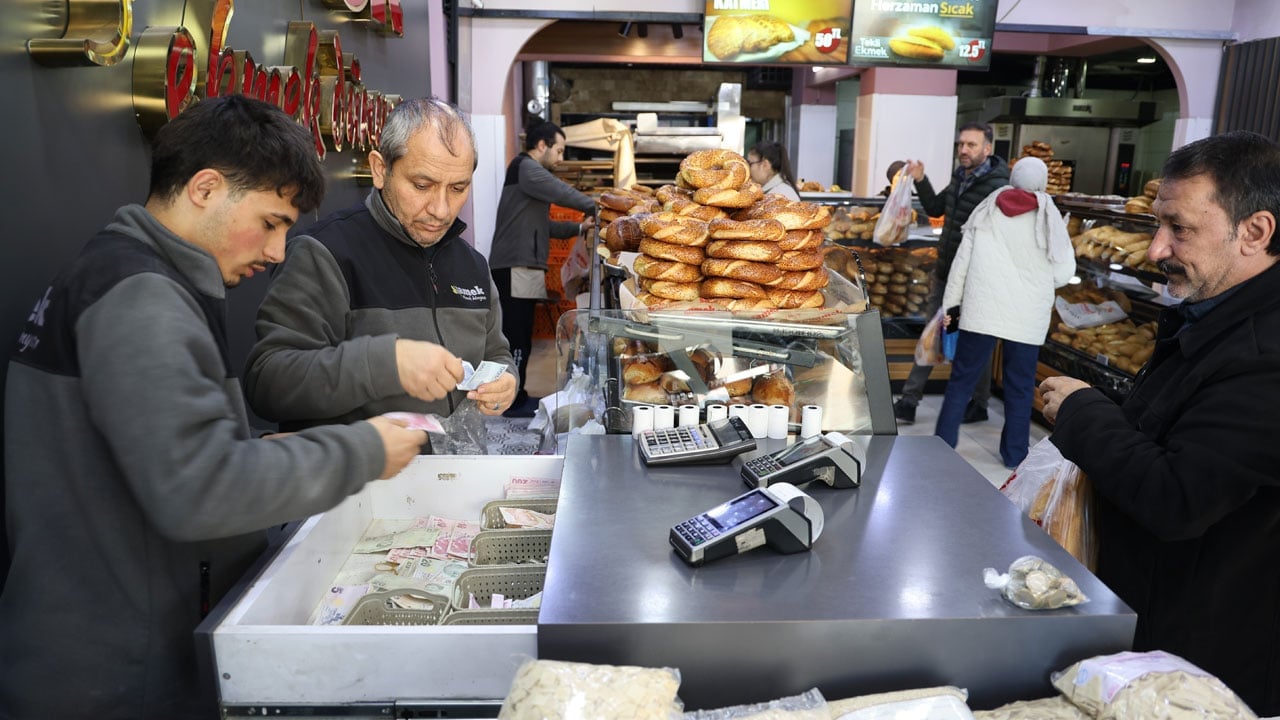 Foto - Fırından şaşırtan kampanya! Bozuk para getirene 2 ekmek bedava