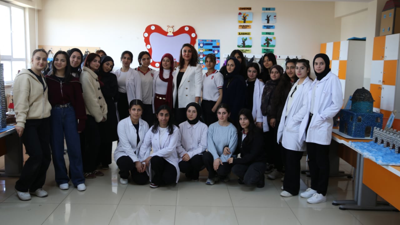 Fıstık kabukları sanat eserine dönüştü: Öğrencilerden ‘Sıfır Atık’ dersi!