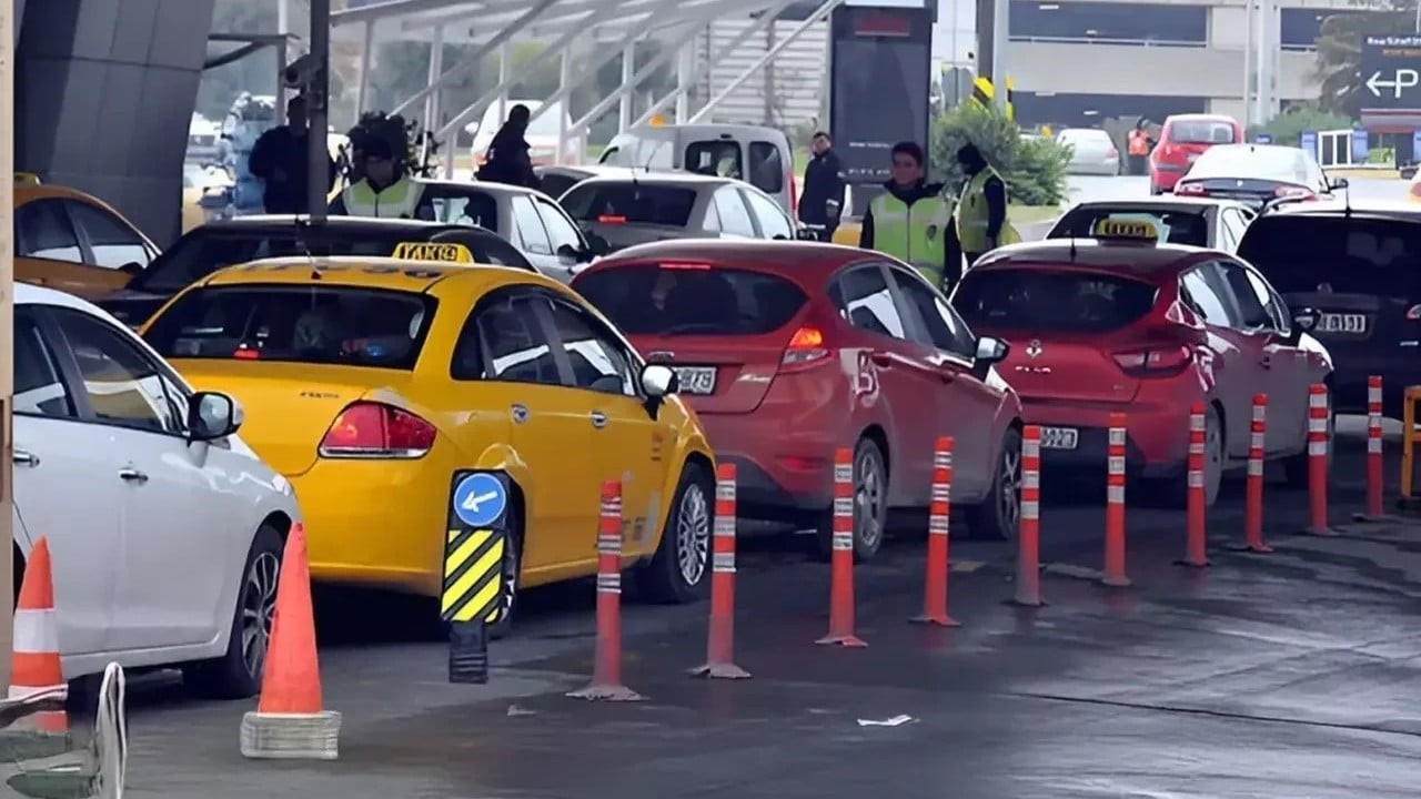 Foto - Fiyatlar cep yakıyor, vatandaş soyuluyor! İSPARK ve özel otoparklar değnekçileri aratır oldu