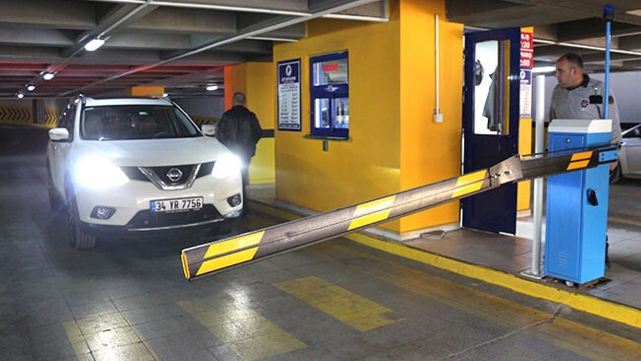 Foto - Fiyatlar cep yakıyor, vatandaş soyuluyor! İSPARK ve özel otoparklar değnekçileri aratır oldu