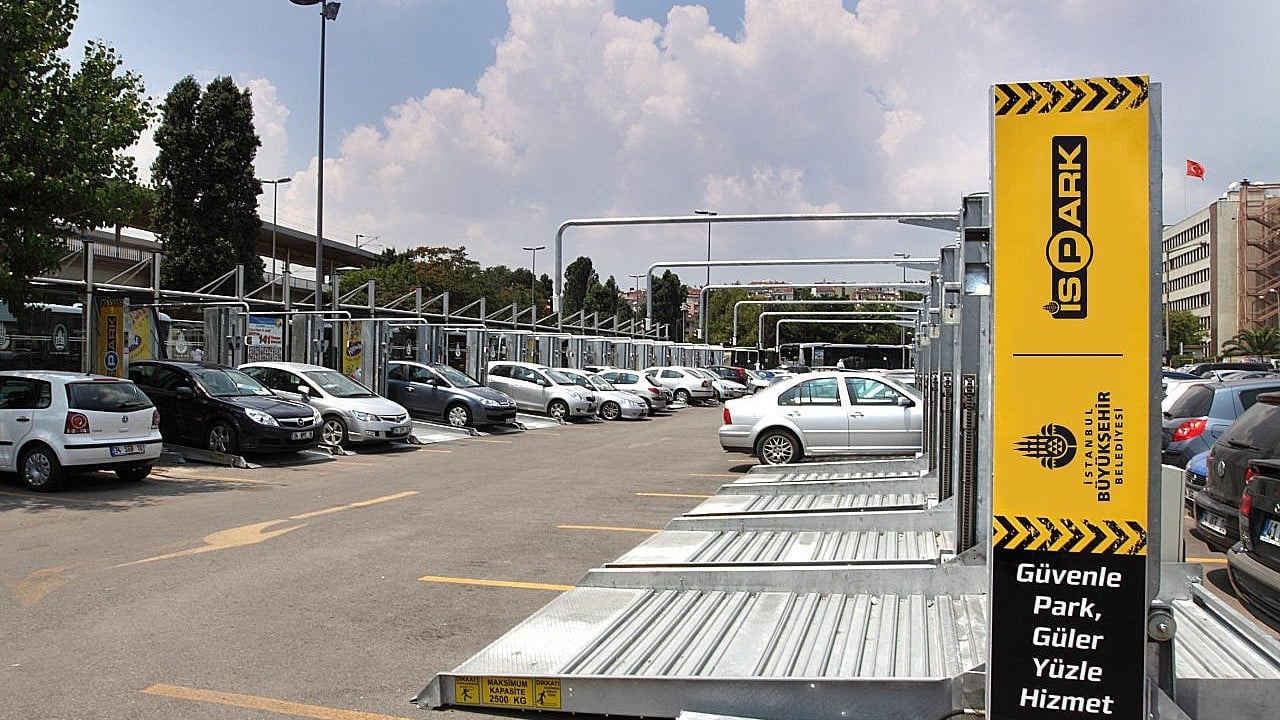 Foto - Fiyatlar cep yakıyor, vatandaş soyuluyor! İSPARK ve özel otoparklar değnekçileri aratır oldu