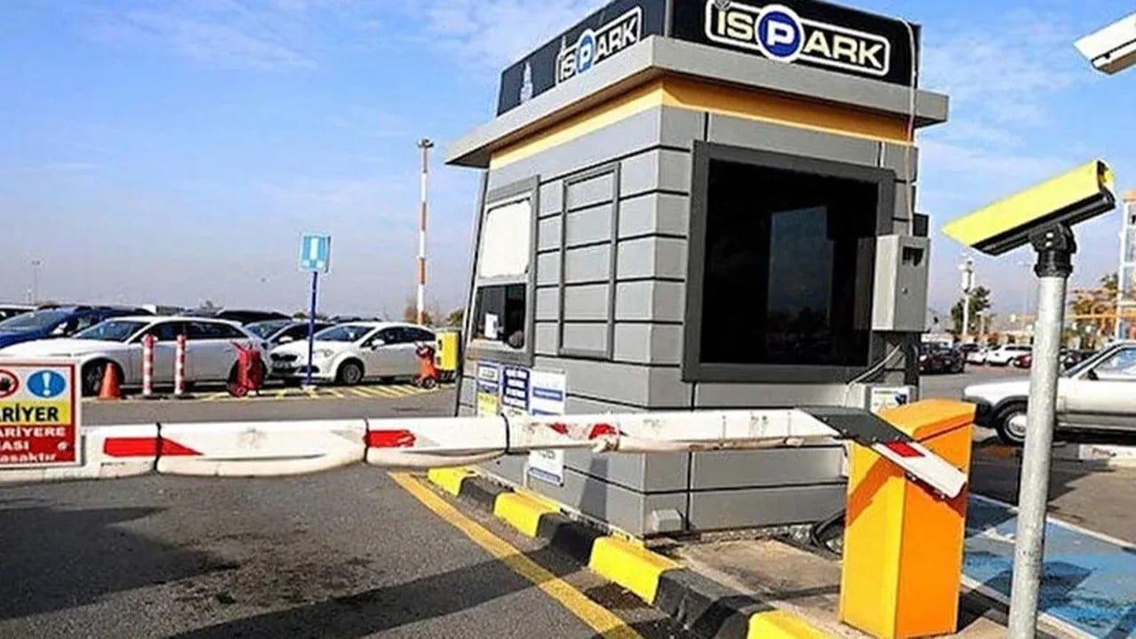 Foto - Fiyatlar cep yakıyor, vatandaş soyuluyor! İSPARK ve özel otoparklar değnekçileri aratır oldu