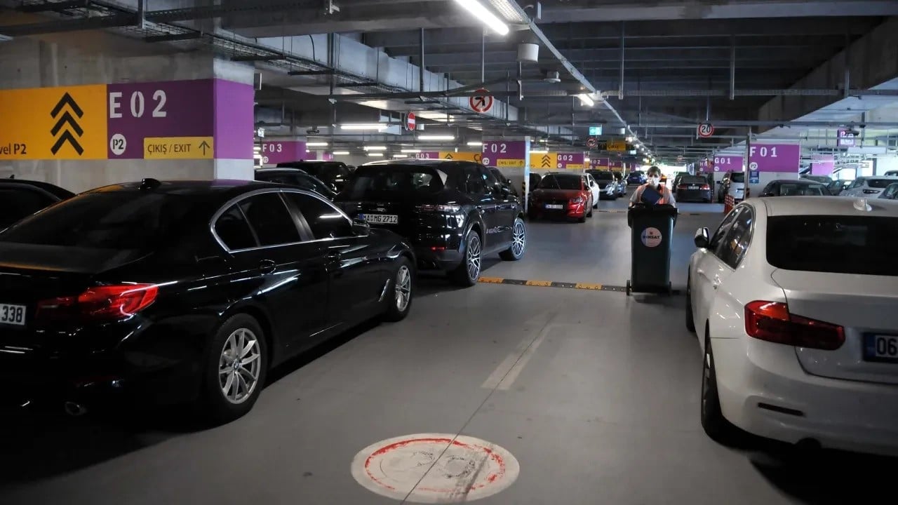 Foto - Fiyatlar cep yakıyor, vatandaş soyuluyor! İSPARK ve özel otoparklar değnekçileri aratır oldu