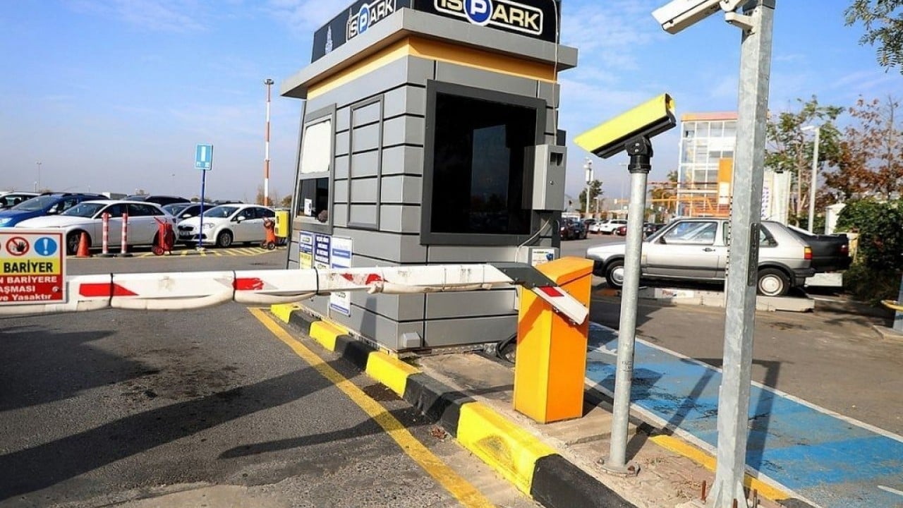 Foto - Fiyatlar cep yakıyor, vatandaş soyuluyor! İSPARK ve özel otoparklar değnekçileri aratır oldu