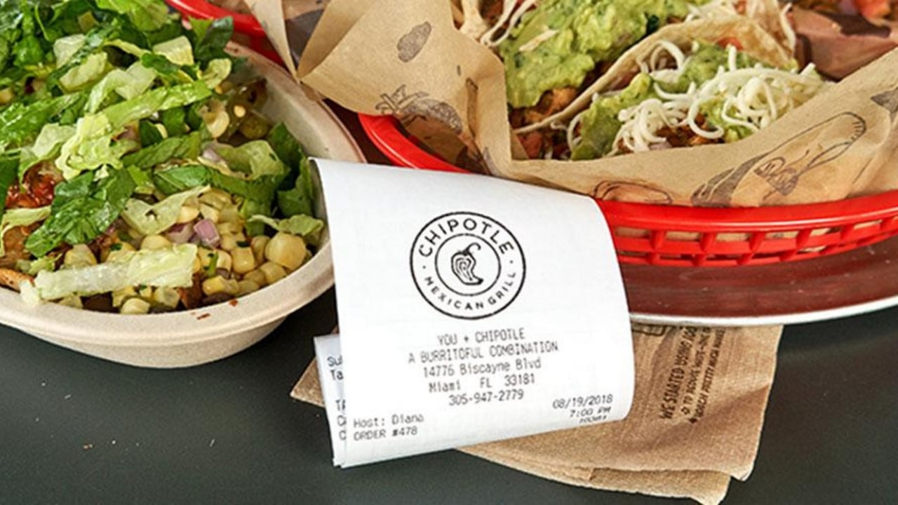 Foto - Fiyatlarda artış yapınca protesto edilmişti! Müşteri kaybeden fast-food devi 100 bin kişiye bedava yemek dağıttı