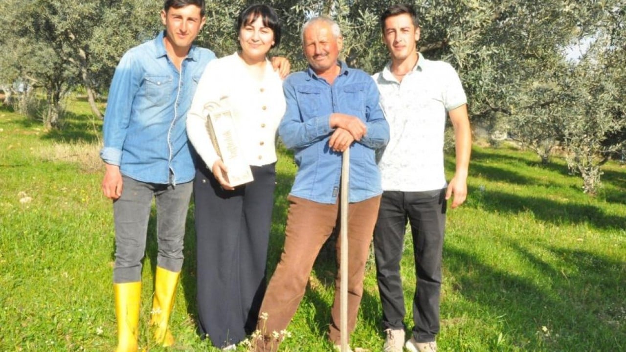 Foto - Fizyoterapist gençten Sivas kangalı üretimi