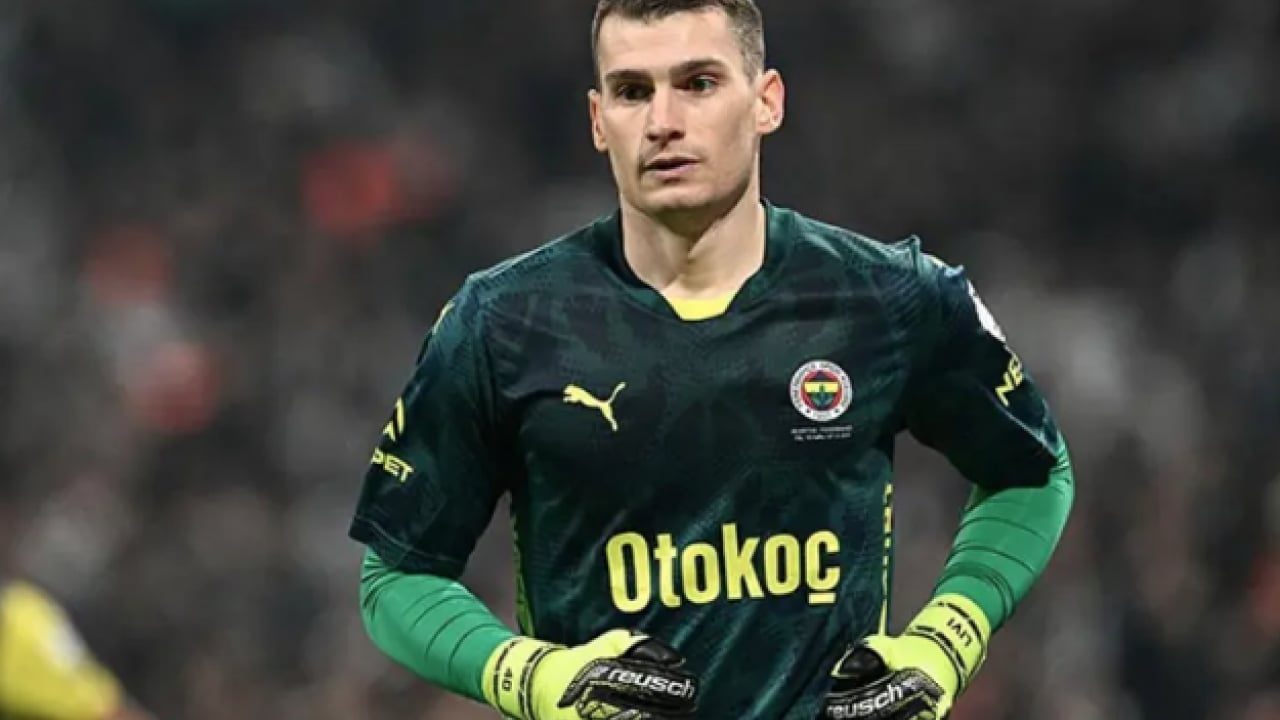Flaş karar çıktı: Kaleci kararını duyurdu... Fenerbahçe'de ayrılık kervanına bir isim daha katıldı