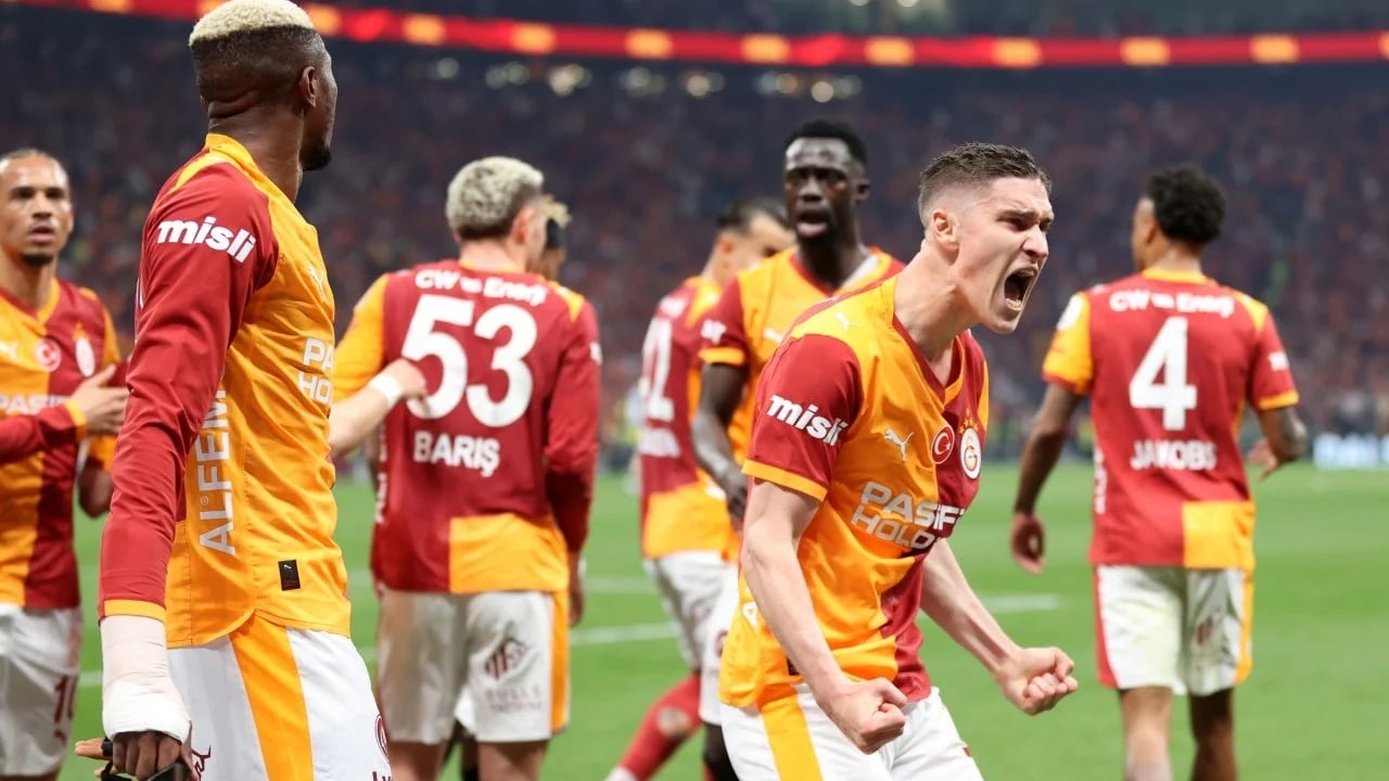 Foto - Flaş sözler: Ahmet Çakar canlı yayında ağzındaki baklayı çıkardı