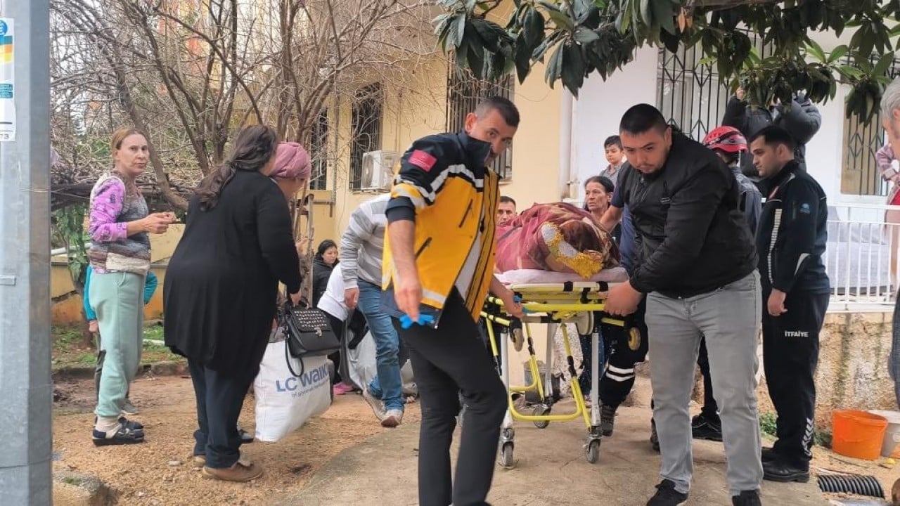 Foto - Foseptik çukuruna düşen genç kız canından oluyordu 