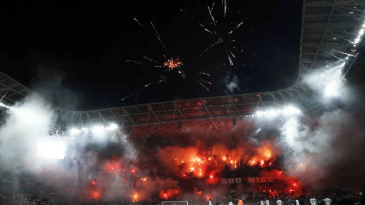 Foto - Fransa liginde şok olay! Taraftar tesisi bastı futbolcuları tekme tokat dövdü