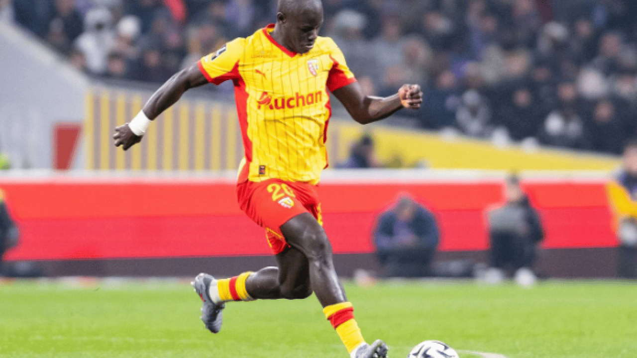 Foto - Fransa’da ‘yılın takımı’na seçilmişti! Süper Lig devi o stoperin peşinde