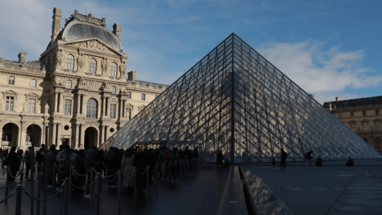 Foto - Fransa'da Louvre Müzesi'ndeki soygun sonrası harekete geçtiler! Ülke ayağa kalktı, hükümet devreye girdi