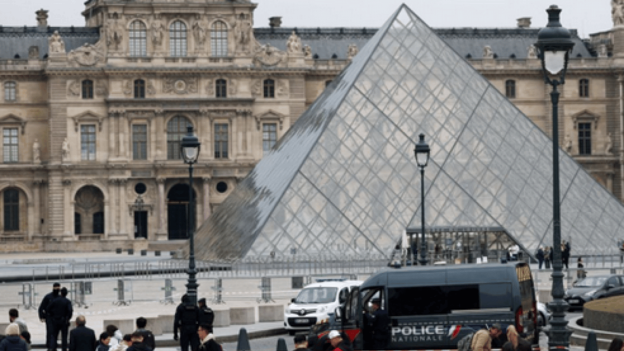 Foto - Fransa'da Louvre Müzesi'ndeki soygun sonrası harekete geçtiler! Ülke ayağa kalktı, hükümet devreye girdi