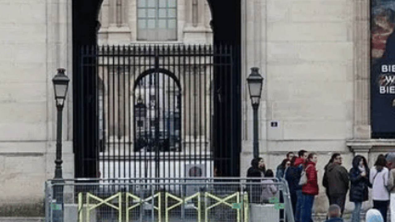 Foto - Fransa'da Louvre Müzesi'ndeki soygun sonrası harekete geçtiler! Ülke ayağa kalktı, hükümet devreye girdi