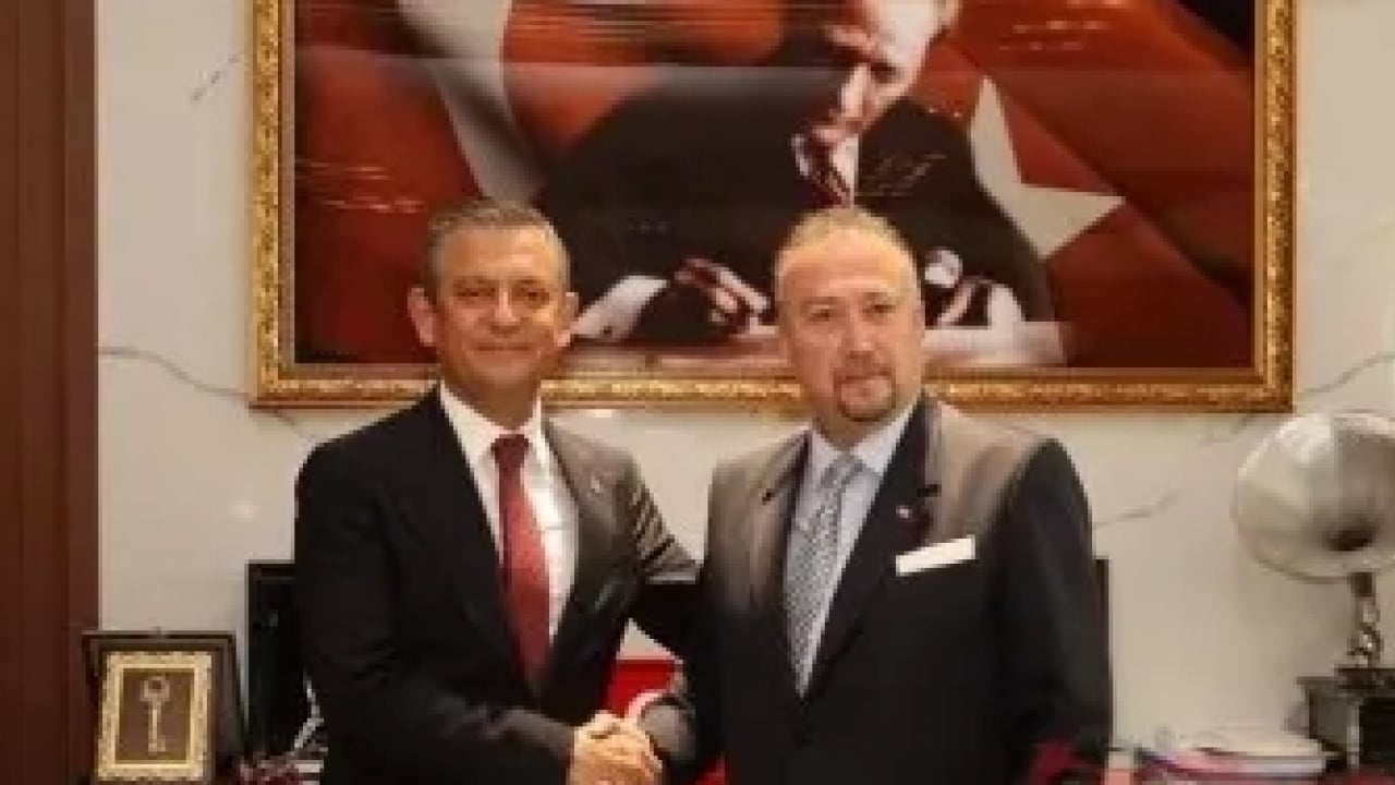 Foto - Fuhuşçu başkan Özkan Yalım’ın avukatı Özgür Özel’den