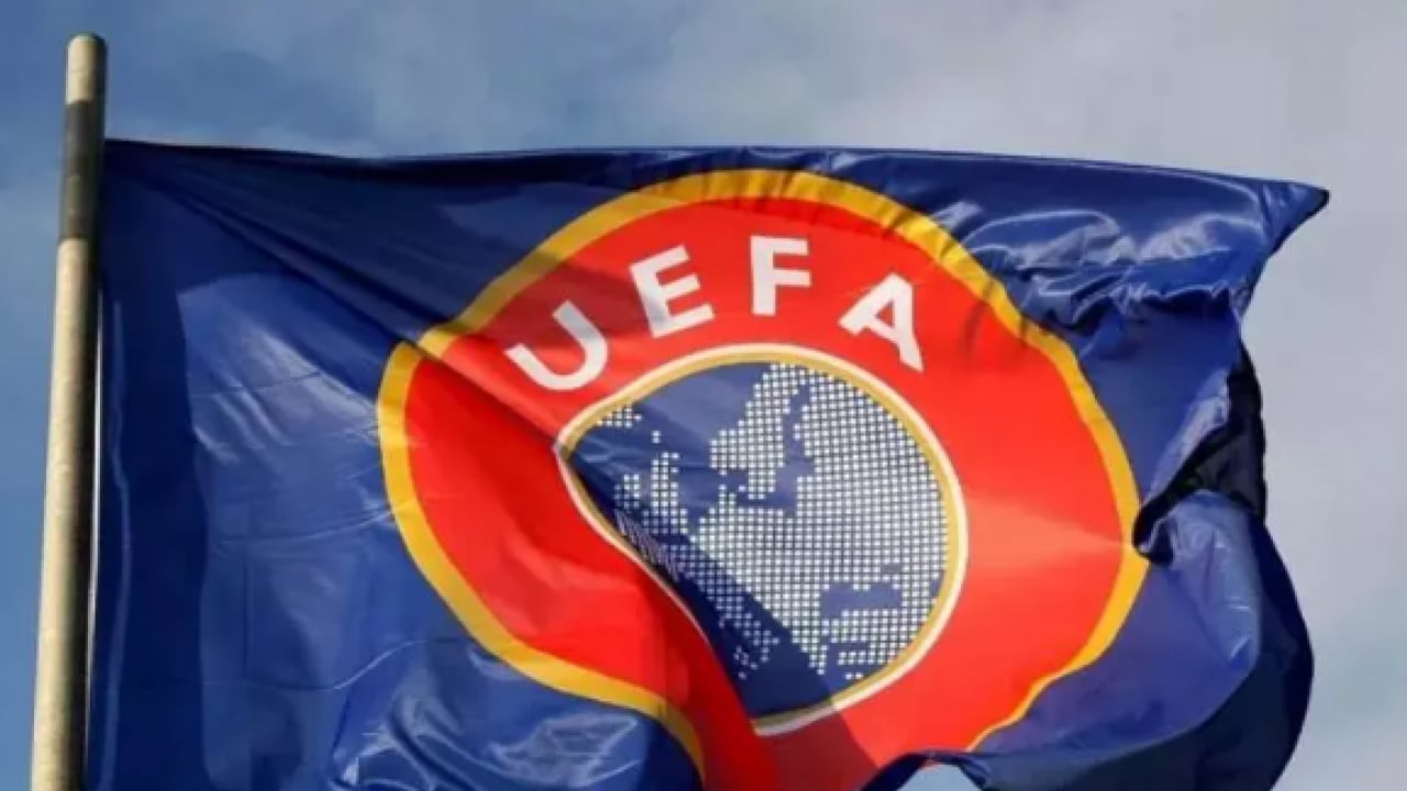 Foto - Futbolculara servet ödüyorlar! Türkiye'den bir takım listeye girdi!