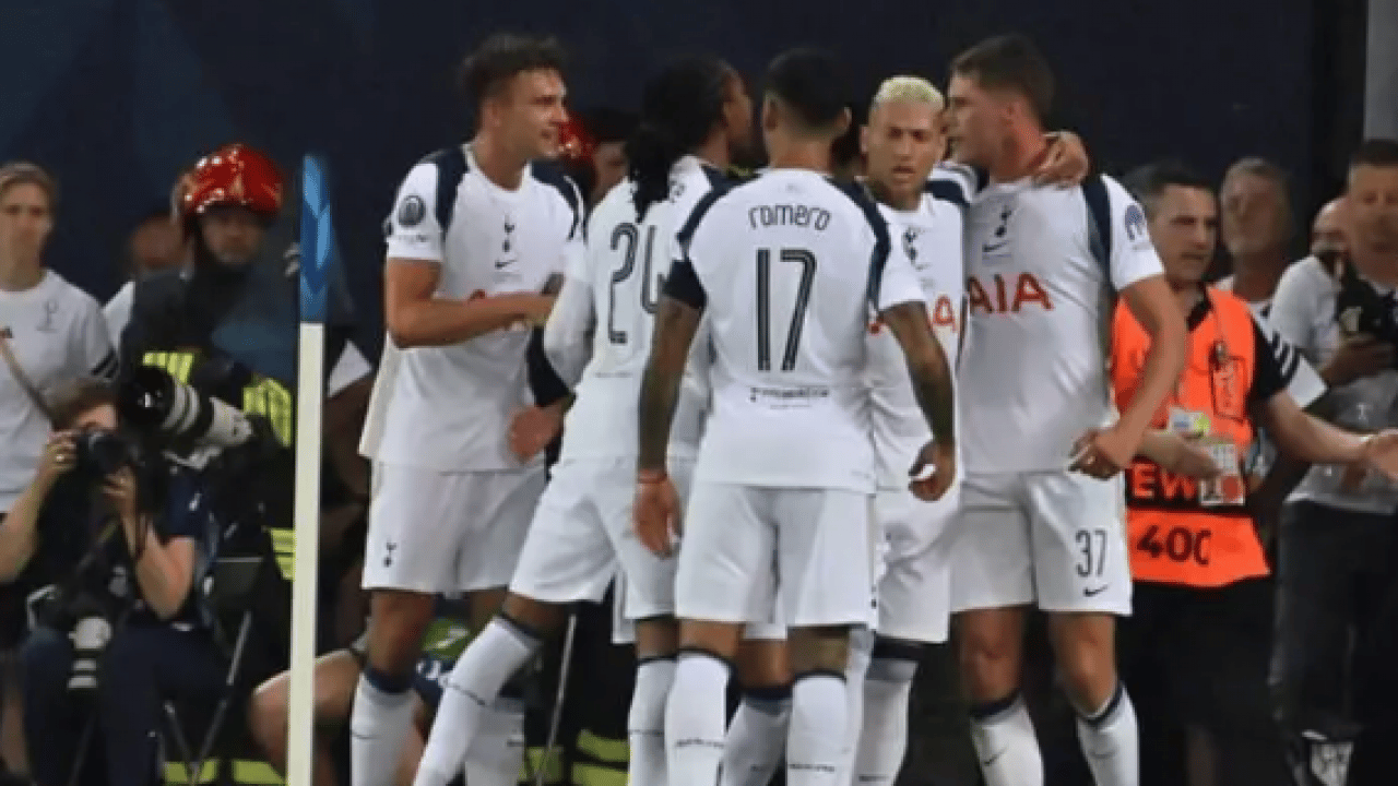 Foto - Futbolculara servet ödüyorlar! Türkiye'den bir takım listeye girdi!