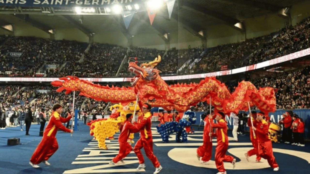 Foto - Futbolculara servet ödüyorlar! Türkiye'den bir takım listeye girdi!