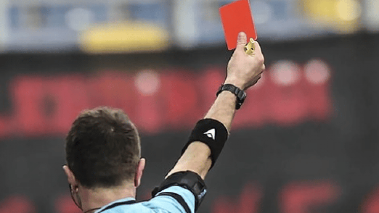 Foto - Futbolda yeni dönem: Bu hareketi yapan kırmızı kart görecek!