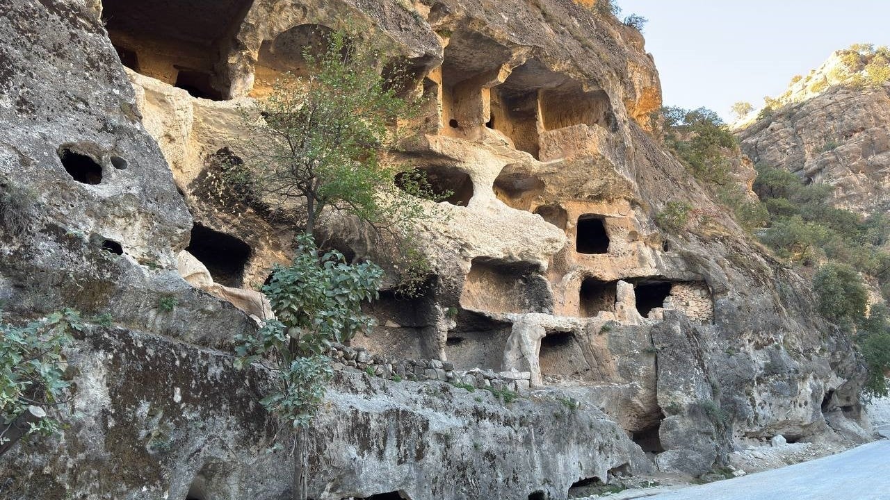 Foto - Gabar’ın 7 katlı apartman mağarası