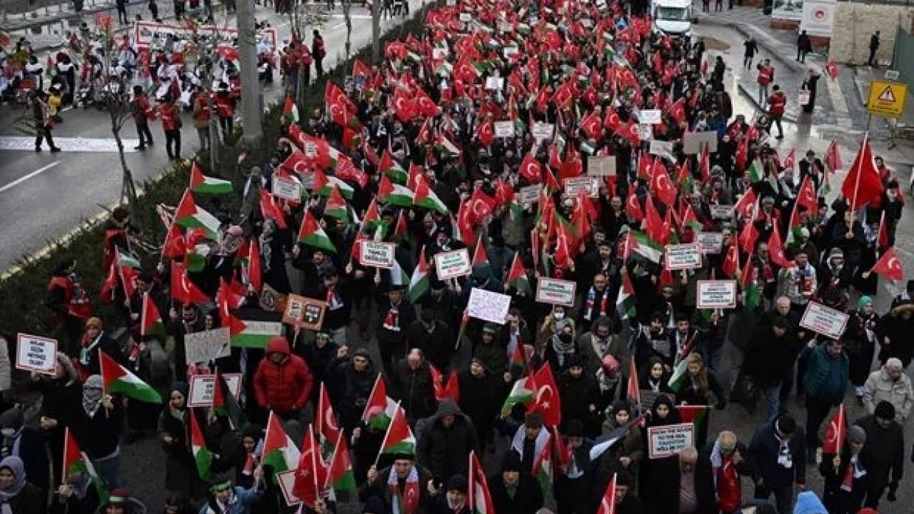 Foto - Galata Köprüsü vicdan kürsüsü