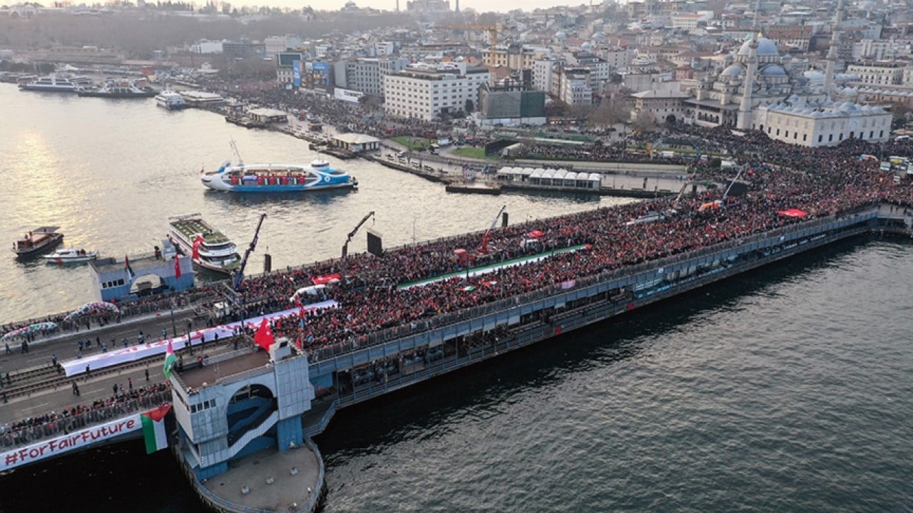 Foto - Galata Köprüsü vicdan kürsüsü