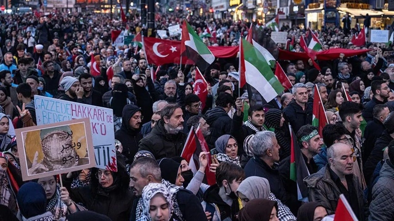 Foto - Galata Köprüsü vicdan kürsüsü