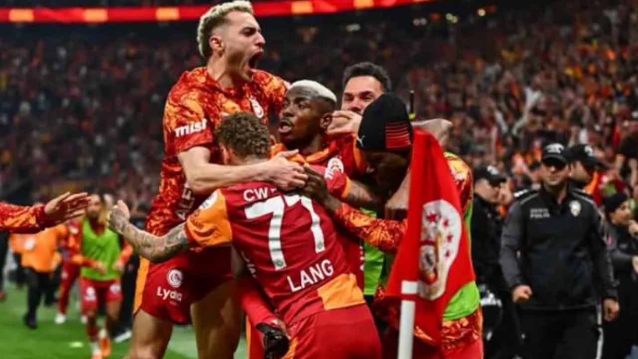 Foto - Galatasaray'dan Dua Lipa hamlesi! Kesenin ağzını açtılar!