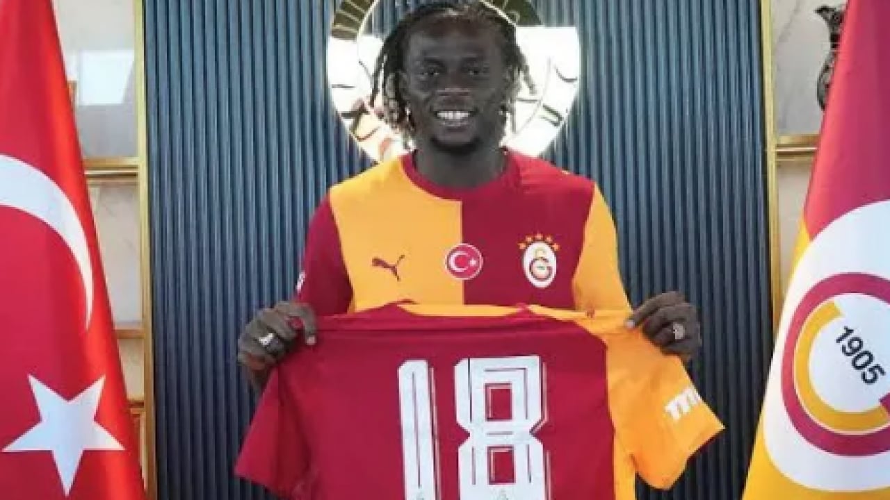 Foto - Galatasaray'ın yeni transferine ağır eleştiri! 'Fişini atmadıysanız iade edin'