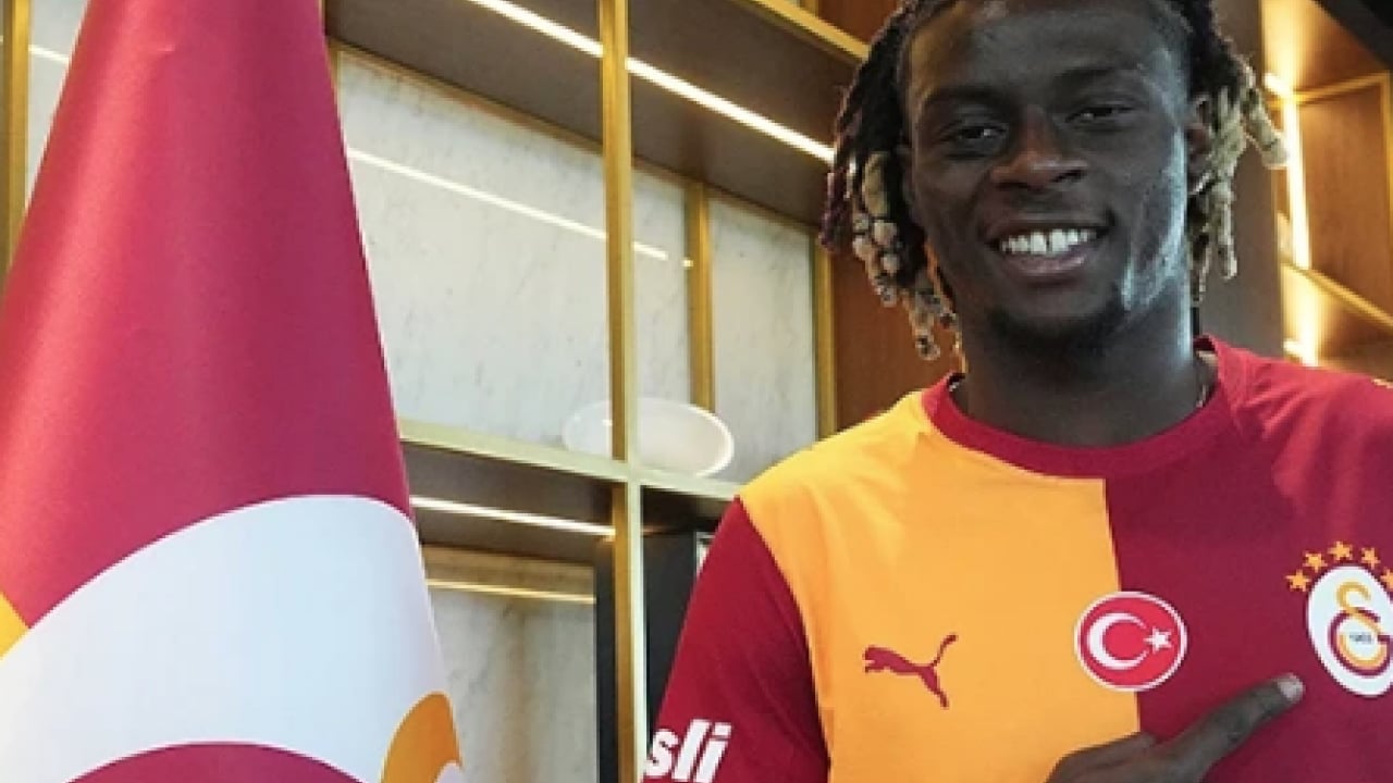 Foto - Galatasaray'ın yeni transferine ağır eleştiri! 'Fişini atmadıysanız iade edin'