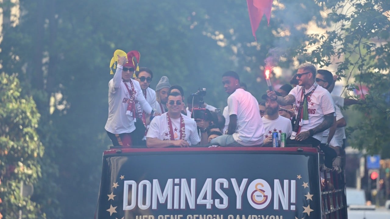 Foto - Galatasaraylı futbolcular, şampiyonluk kutlamaları için RAMS Park'a hareket etti