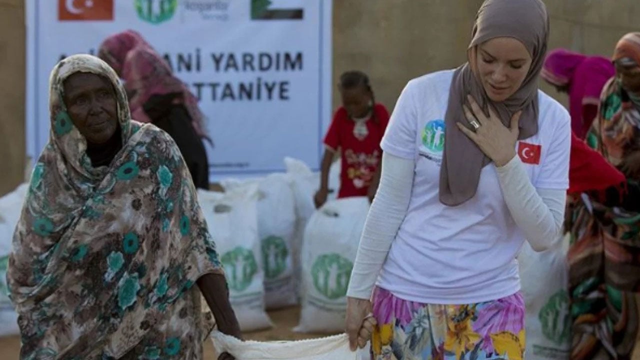 Foto - Gamze Özçelik ayrı kıtada gönülleri fethediyor: Kendi Sudan’da kalbi Gazze’de