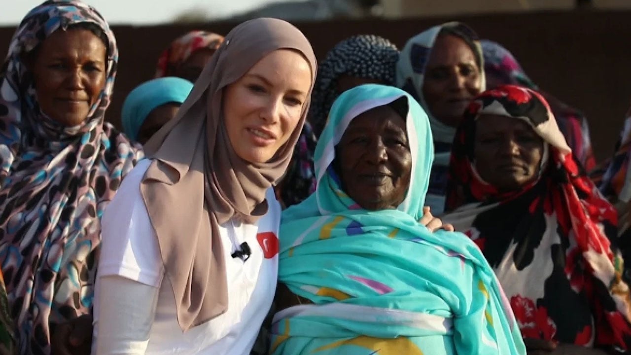 Foto - Gamze Özçelik ayrı kıtada gönülleri fethediyor: Kendi Sudan’da kalbi Gazze’de