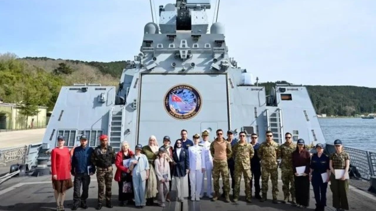 Foto - Gamze Özçelik geri döndü! Ses getirecek diziyle el sıkıştı