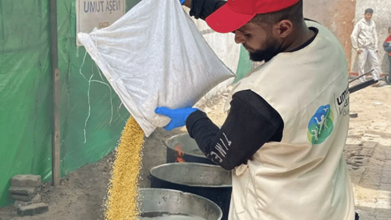 Foto - Gamze Özçelik'ten duygulandıran hamle: Gazze için öyle bir şey yaptı ki!