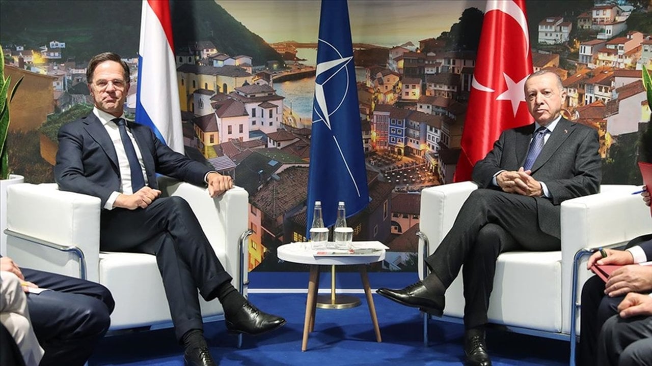 Foto - "Gavurdan dost olmaz" diye boşuna dememişler! Hem Erdoğan’a "bilge lider" dedi, hem de o soruya tepki çeken bir cevap verdi