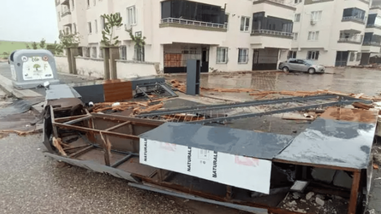 Foto - Gaziantep'i fırtınanın bilançosu belli oldu! Hasar gün ağarınca ortaya çıktı!