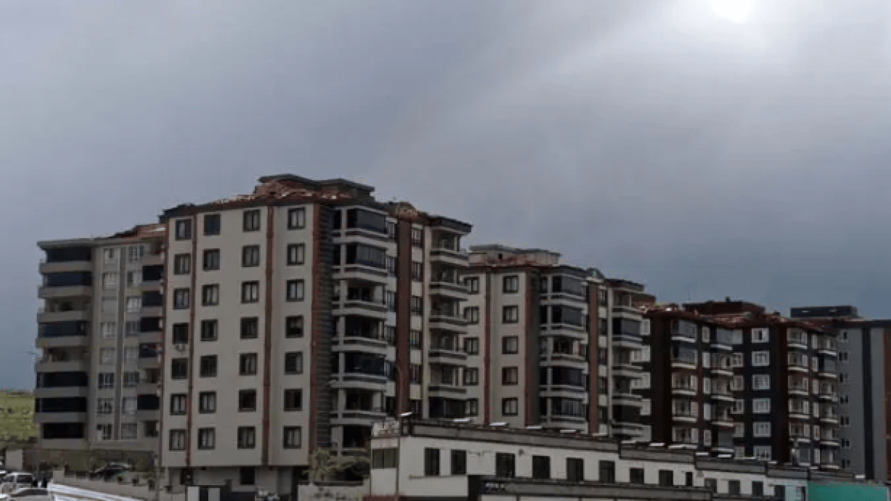 Gaziantep'i fırtınanın bilançosu belli oldu! Hasar gün ağarınca ortaya çıktı!