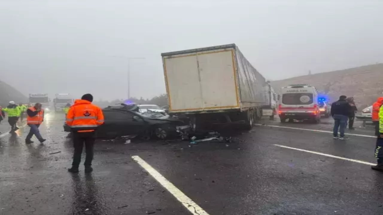 Foto - Gaziantep’te 8 araç birbirine girdi! Çok sayıda ölü ve yaralı var