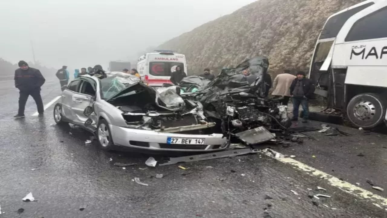 Foto - Gaziantep’te 8 araç birbirine girdi! Çok sayıda ölü ve yaralı var