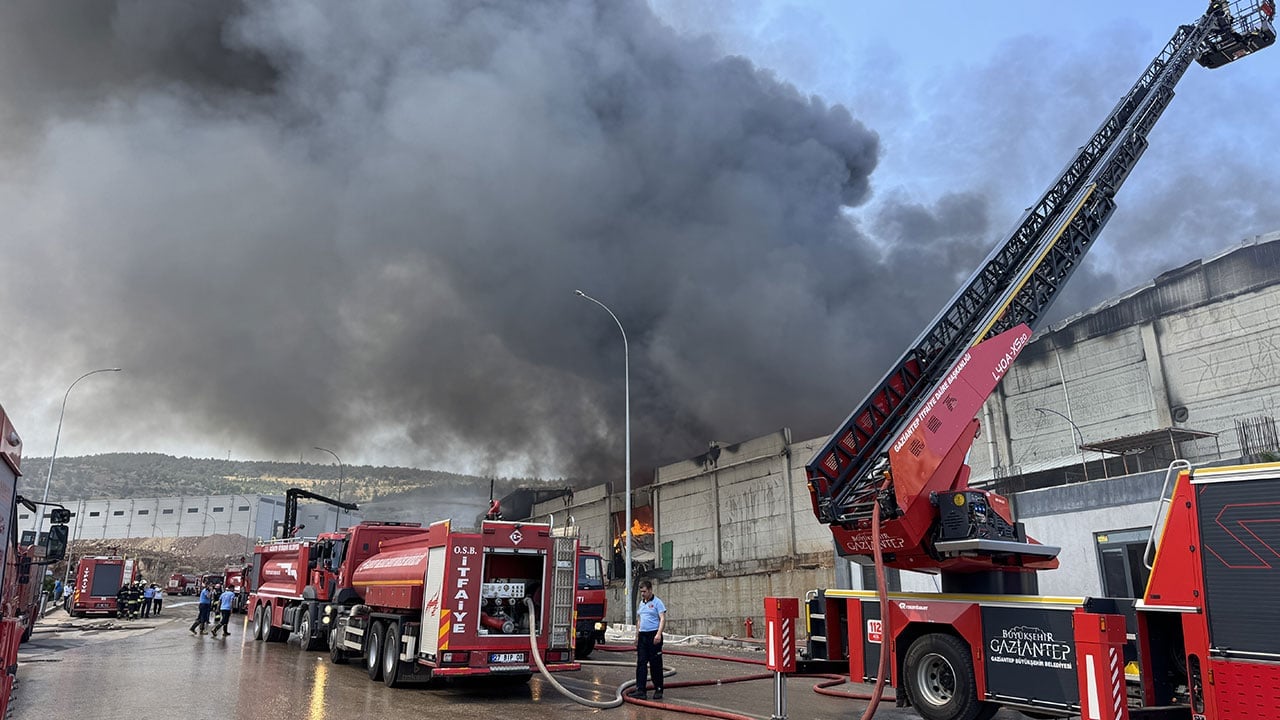 Foto - Gaziantep'te korkutan yangın! Ekipler olay yerinde