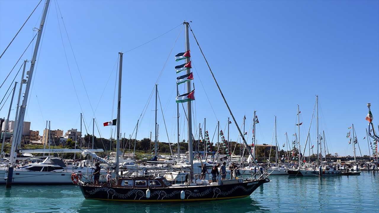 Gazze ablukasına sivil tokat! Küresel Sumud Filosu 