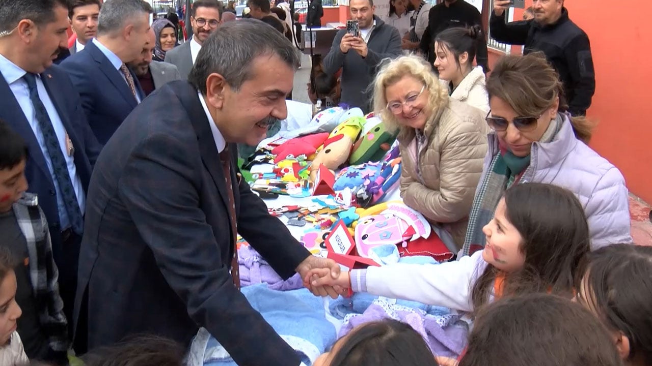 Foto - Gazze için gönüllü seferberlik! Bakan Tekin öğrencilerin kermesini ziyaret etti