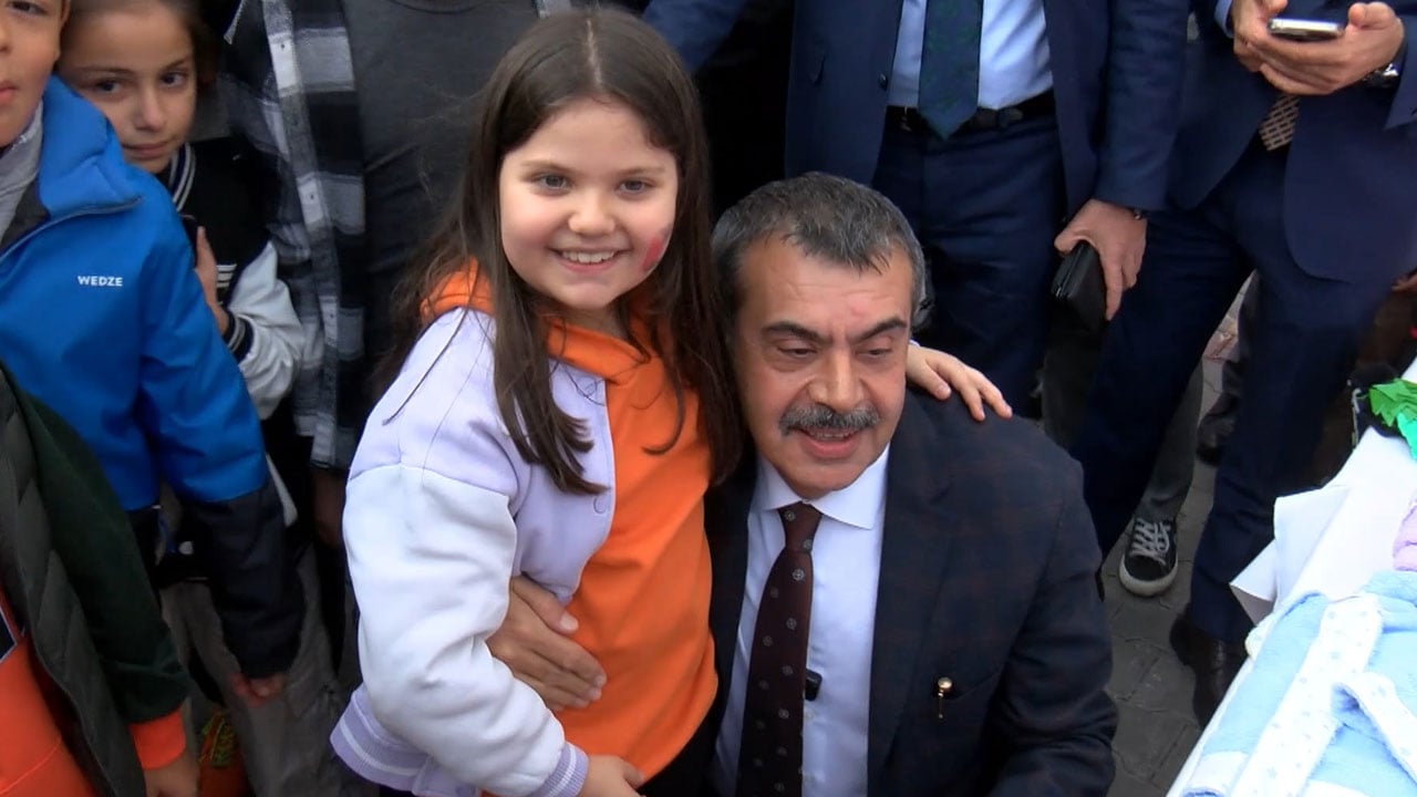 Foto - Gazze için gönüllü seferberlik! Bakan Tekin öğrencilerin kermesini ziyaret etti