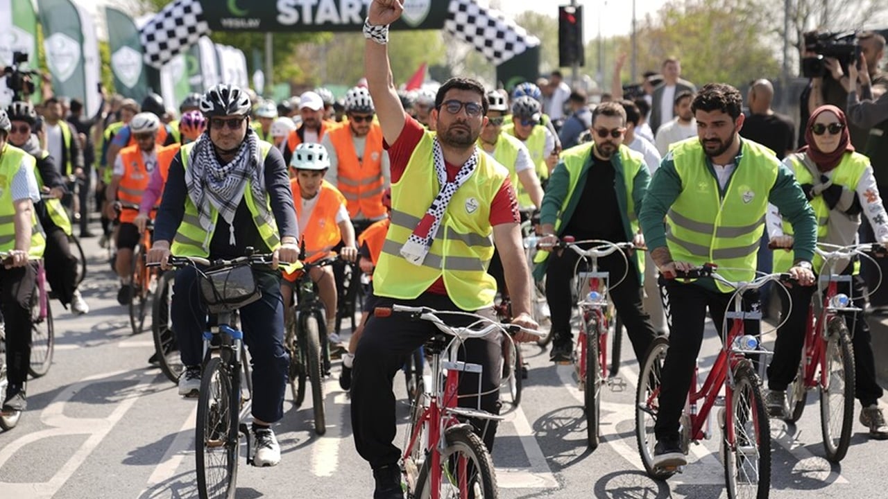 Foto - Gazze için yüzlerce kişi pedal çevirdi! Yeşilay ve Filistin'e Destek Platformundan 'SUMUD FİLOSU’na destek