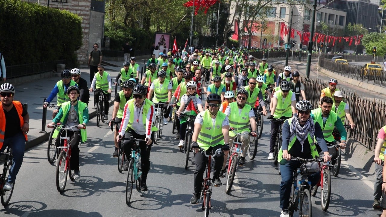 Foto - Gazze için yüzlerce kişi pedal çevirdi! Yeşilay ve Filistin'e Destek Platformundan 'SUMUD FİLOSU’na destek