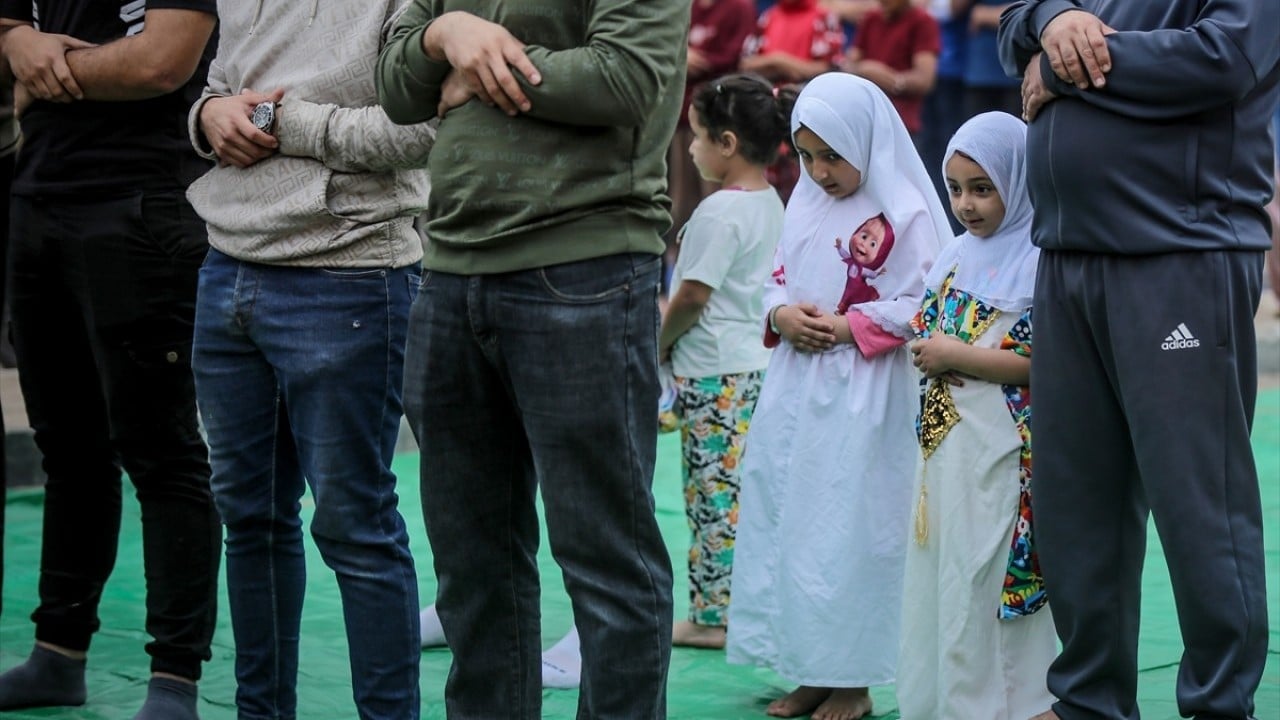 Foto - Gazze'de hüzünlü bayram! Bayram namazı yıkılan camilerin enkazında ve çadır kamplarında kılındı