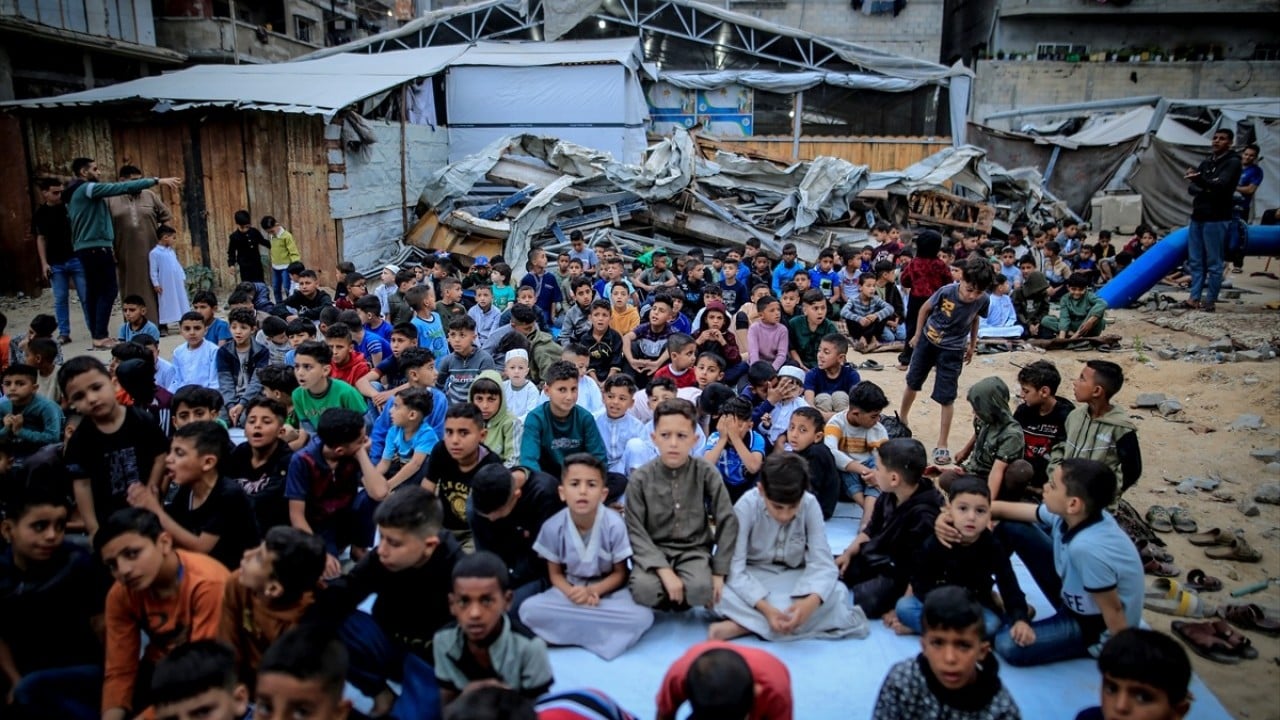 Foto - Gazze'de hüzünlü bayram! Bayram namazı yıkılan camilerin enkazında ve çadır kamplarında kılındı