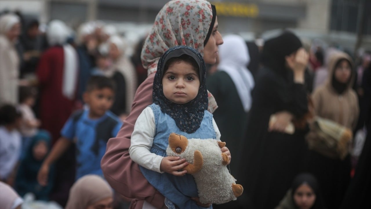 Foto - Gazze'de hüzünlü bayram! Bayram namazı yıkılan camilerin enkazında ve çadır kamplarında kılındı