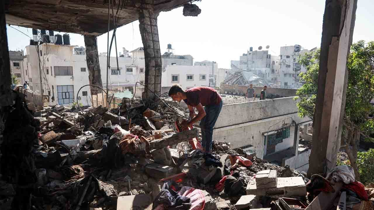 Foto - Gazze'de sivil katliamı sürüyor: Katil İsrail’in hava saldırısında biri çocuk 5 can kaybı!